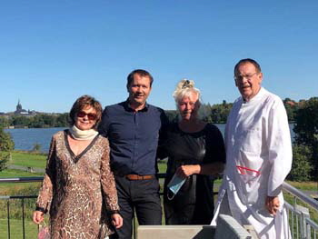 Heidi Winkler, Hoteldirektor R. Eilert, Ursula Nold und Dr. med. Friedrich Nold